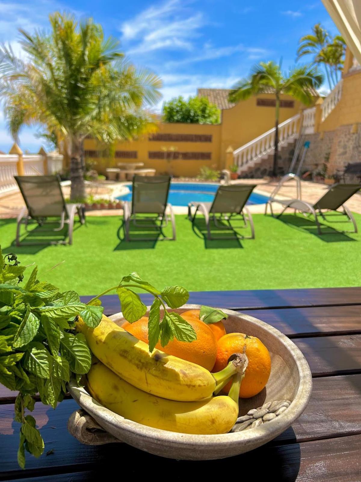 Chalet Con Piscinas Y Vistas De Ensueno Almunecar Luaran gambar